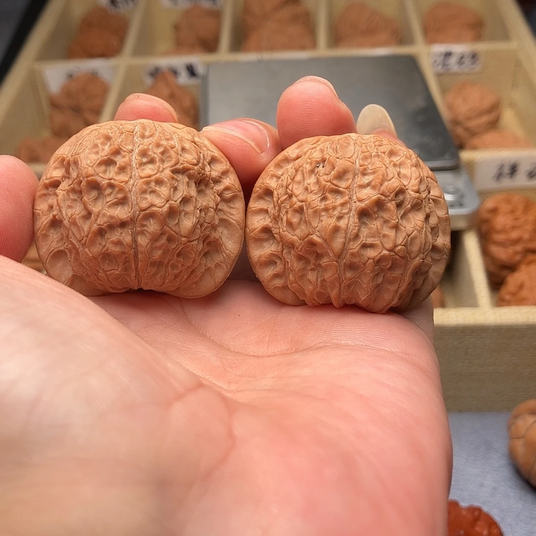 不***洋把件文玩核桃血麒麟