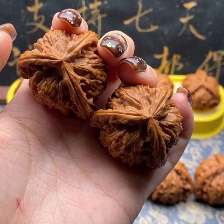隔***王吊坠文玩核桃白狮子
