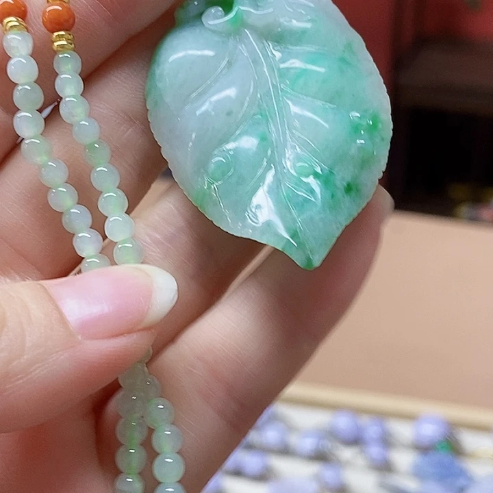 翡翠未镶嵌颈饰吊坠