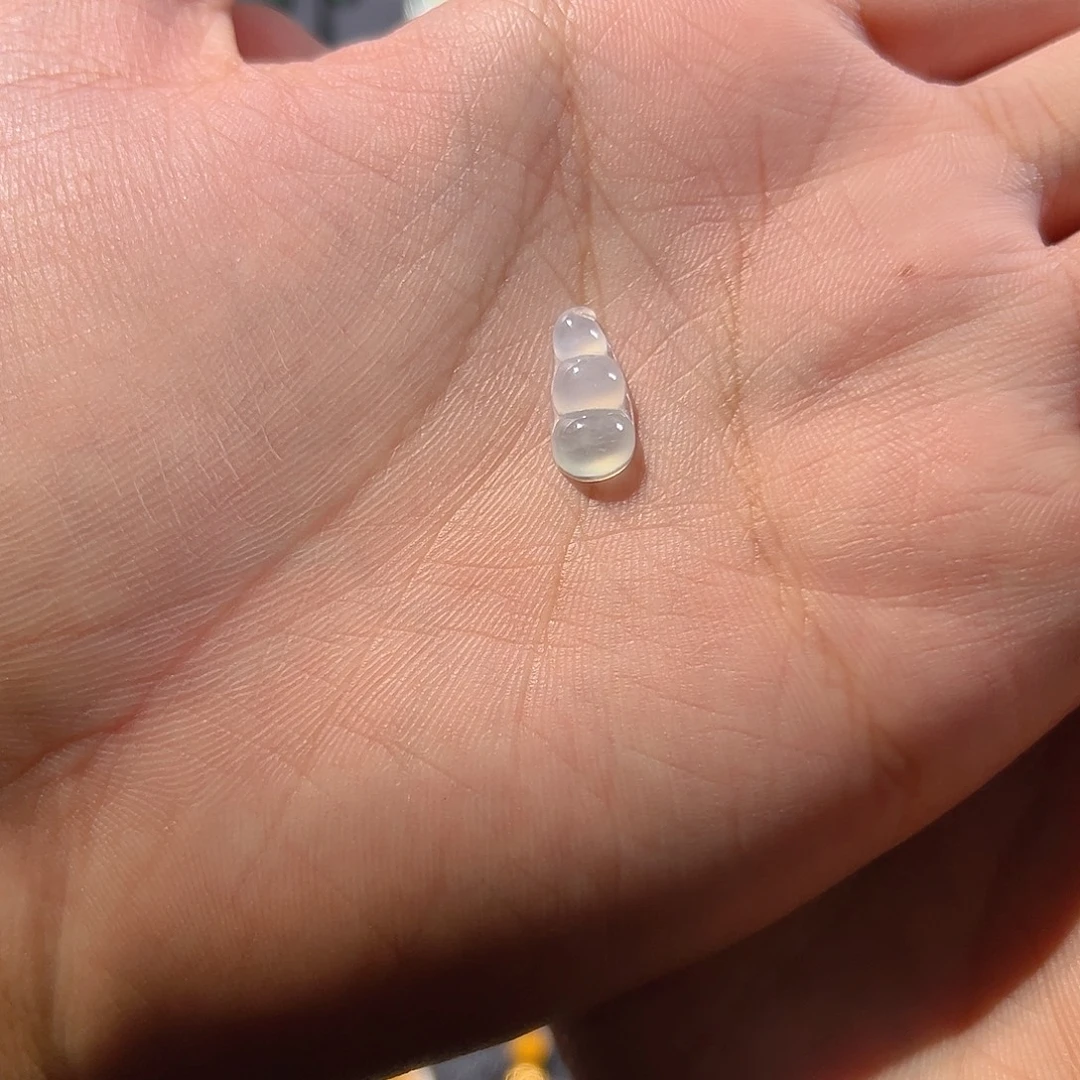 翡翠裸石天然的A货翡翠