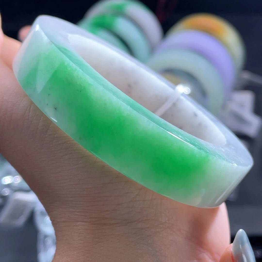 未镶嵌手镯定制翡翠