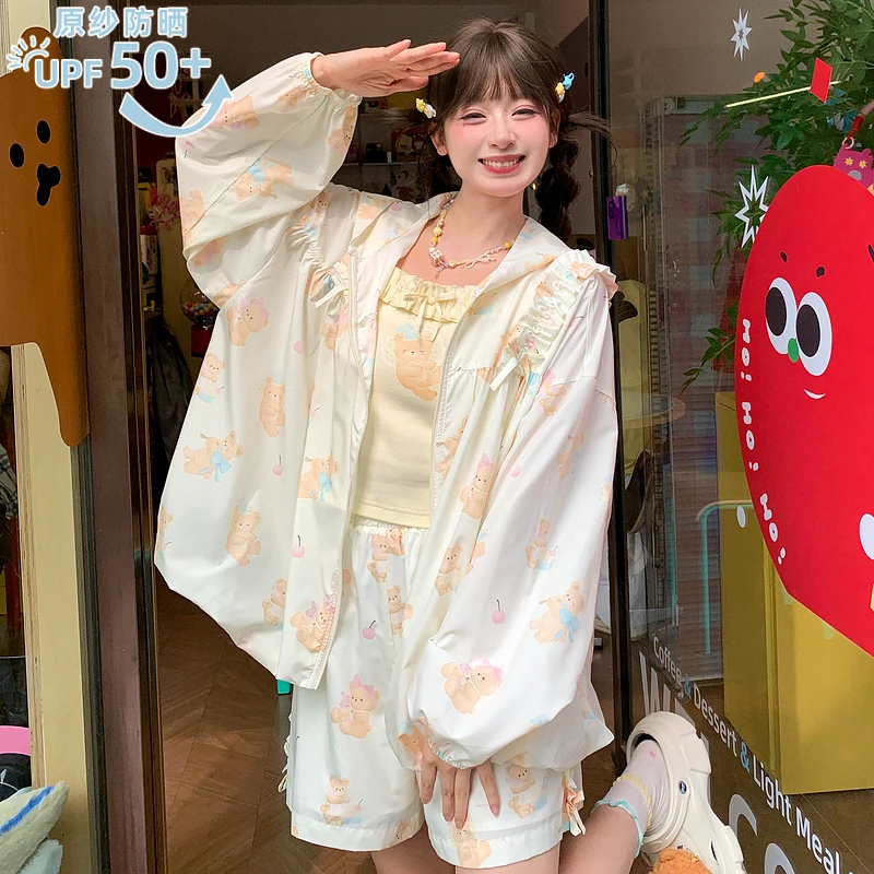 森女部落宽松轻薄时尚防晒服女upf50+卡通印花连帽外套2025夏季