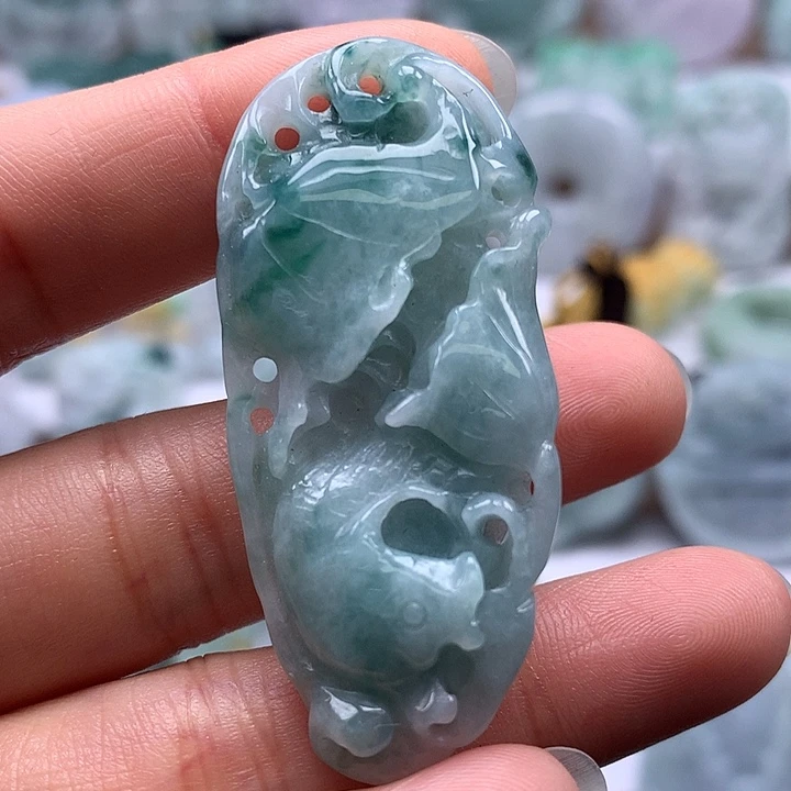 翡翠未镶嵌颈饰和和美美年年有余两面工艺