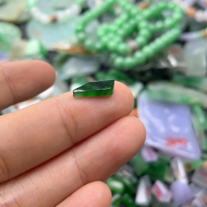 定制翡翠未镶嵌天然翡翠原石定制