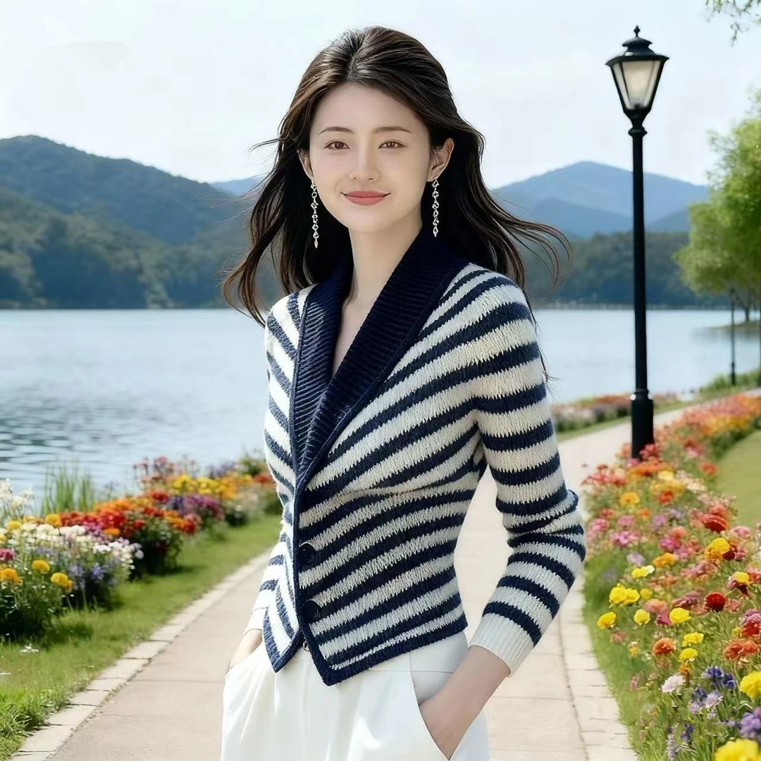 今年流行独特漂亮蓝色条纹毛衣内搭秋冬可外穿慵懒高级感针织开衫