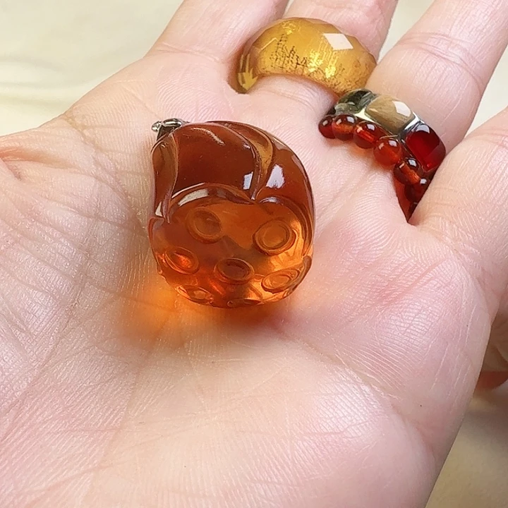 血珀未镶嵌颈饰天然缅甸血珀