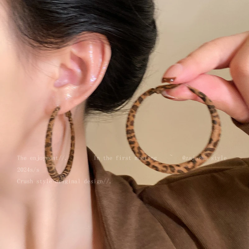 铜合金布艺耳饰 复古豹纹圆圈大耳圈巨好看高级感耳环夸张耳饰564