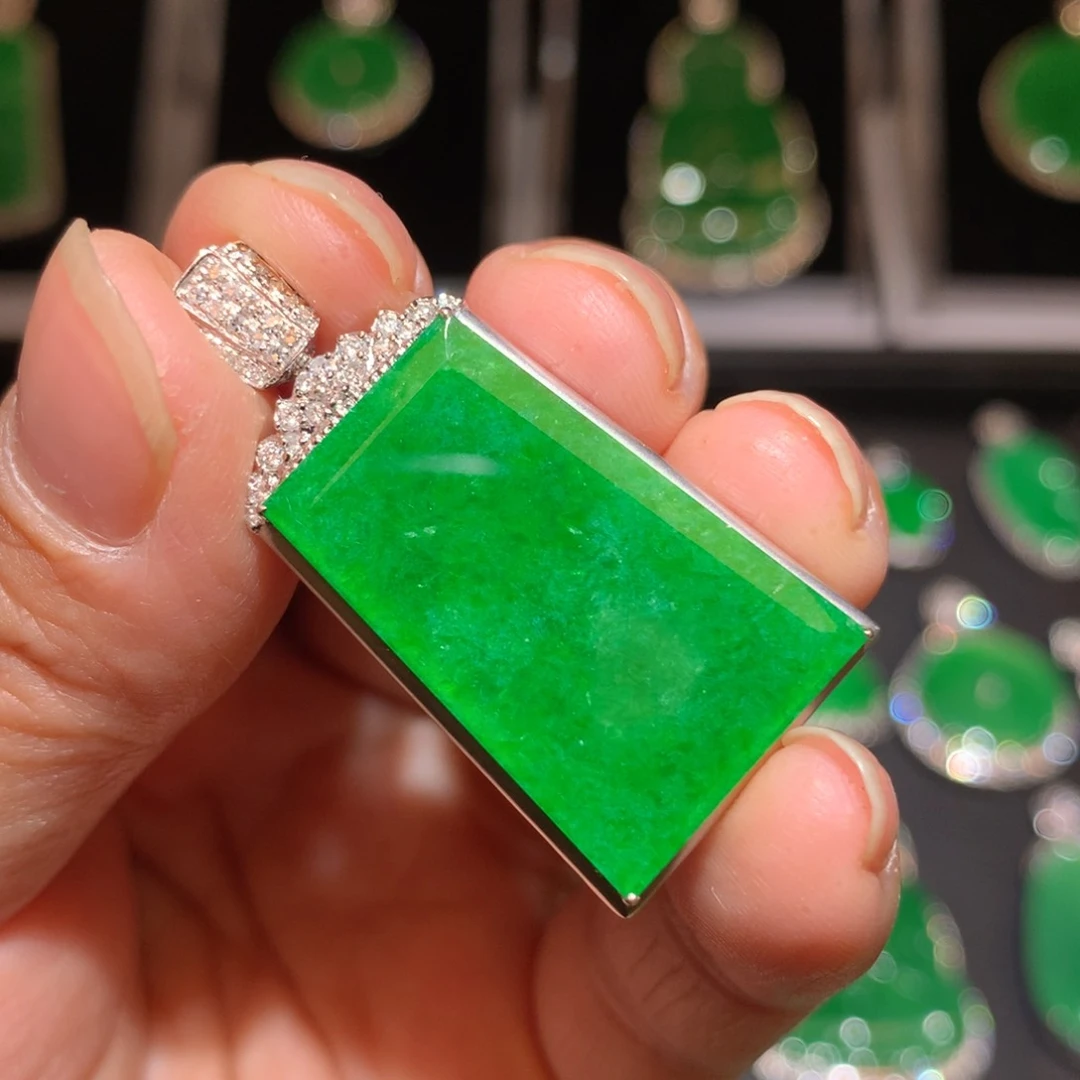 翡翠颈饰18K金镶嵌翡翠