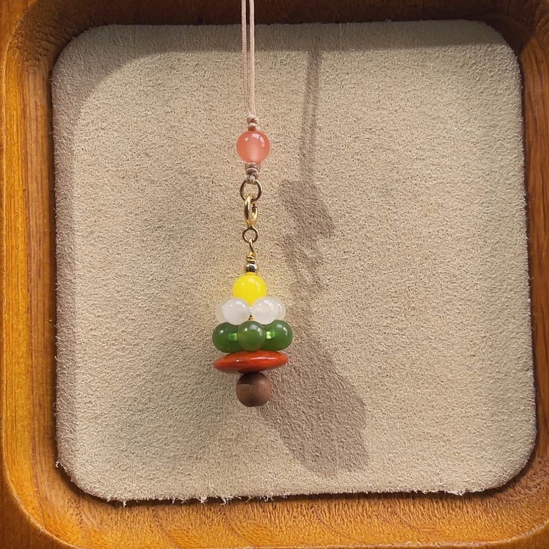 合金和田玉手机链白玉碧玉设计圣诞树