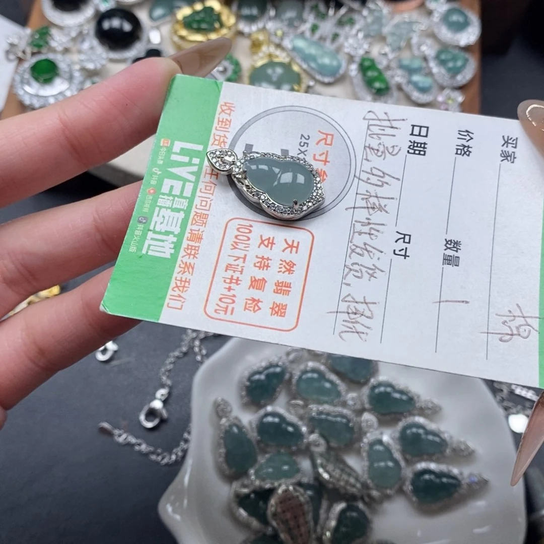 翡翠颈饰未镶嵌翡翠