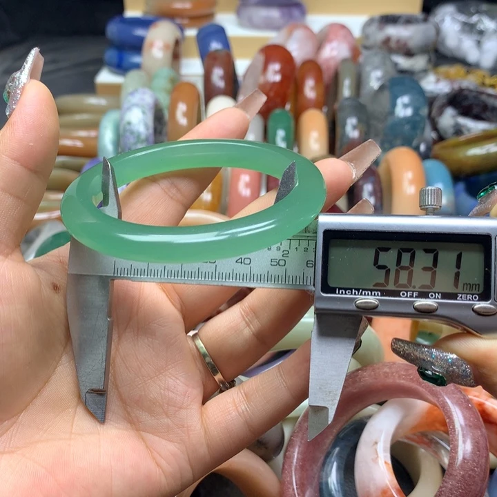 未镶嵌手镯石英质玉