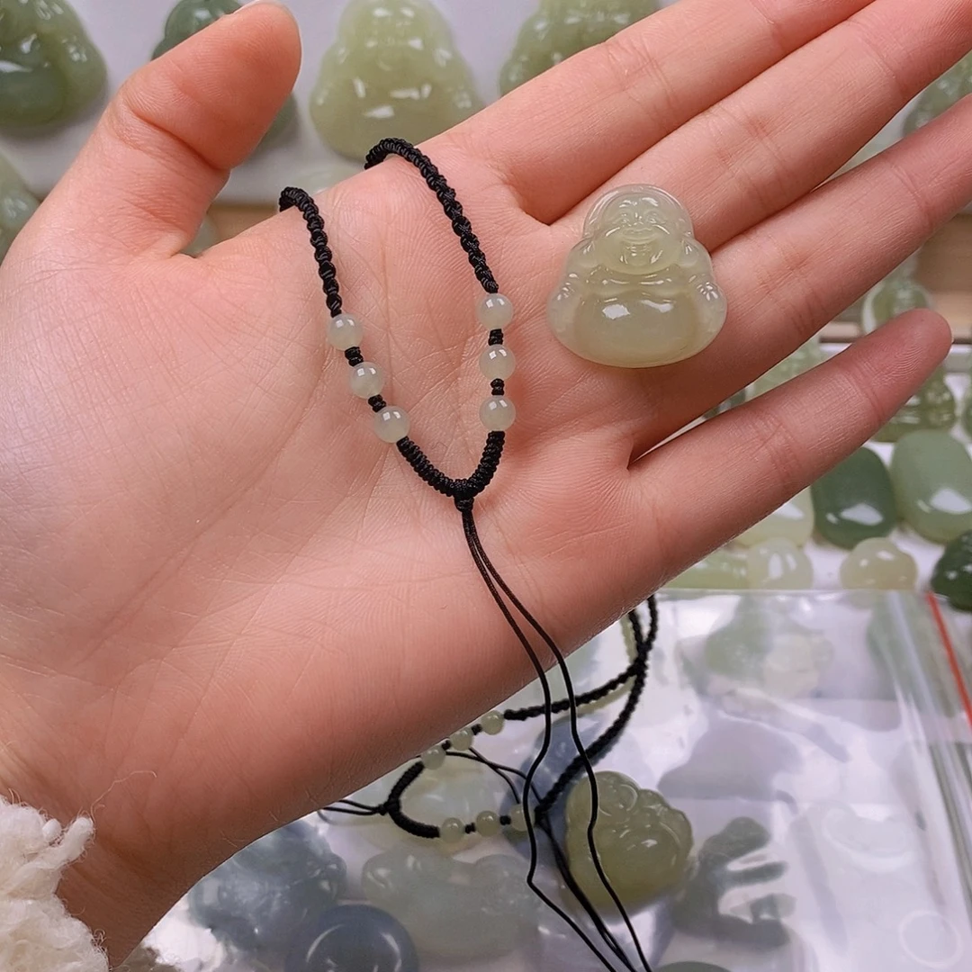 烨***友和田玉未镶嵌颈饰