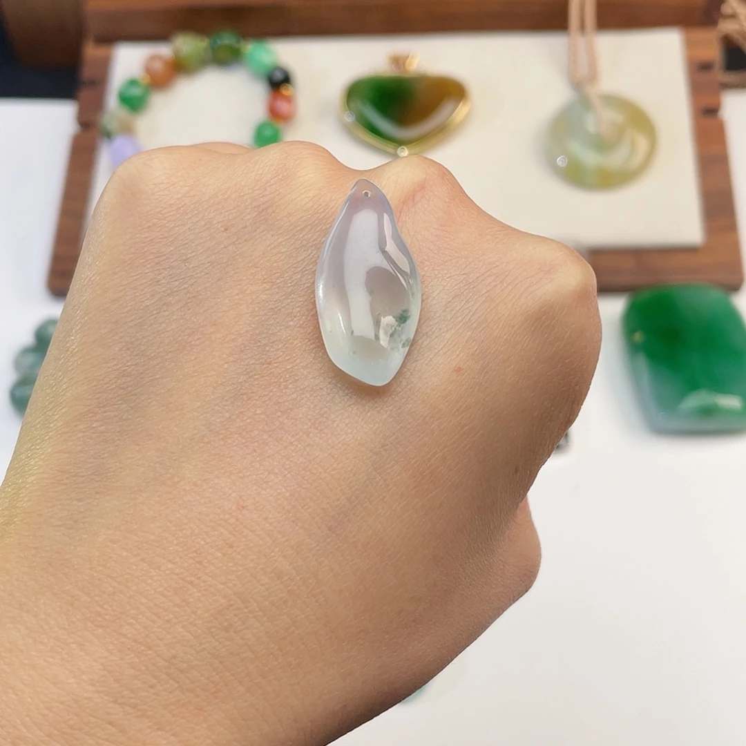 翡翠未镶嵌颈饰玻璃种逍遥游