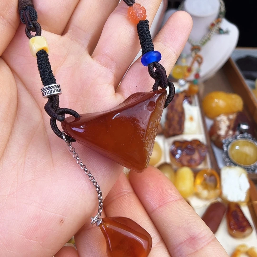 未镶嵌琥珀珠宝奇石