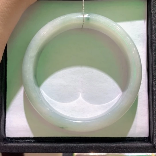 翡翠手镯未镶嵌翡翠手镯