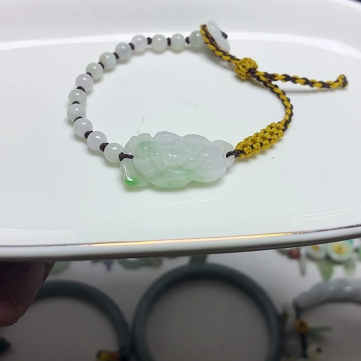 翡翠未镶嵌手链莲花