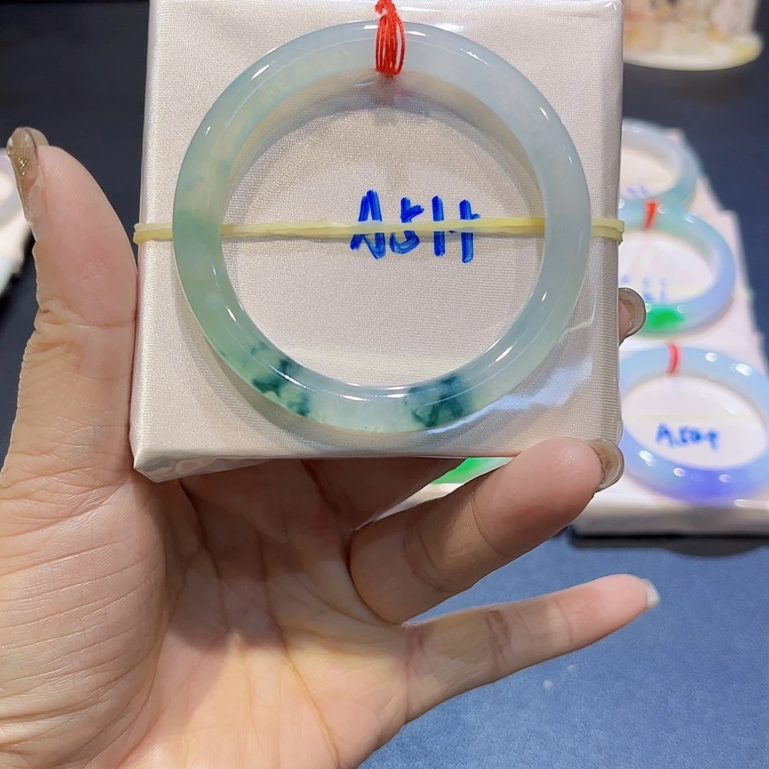 翡翠手镯未镶嵌【**】翡翠手镯