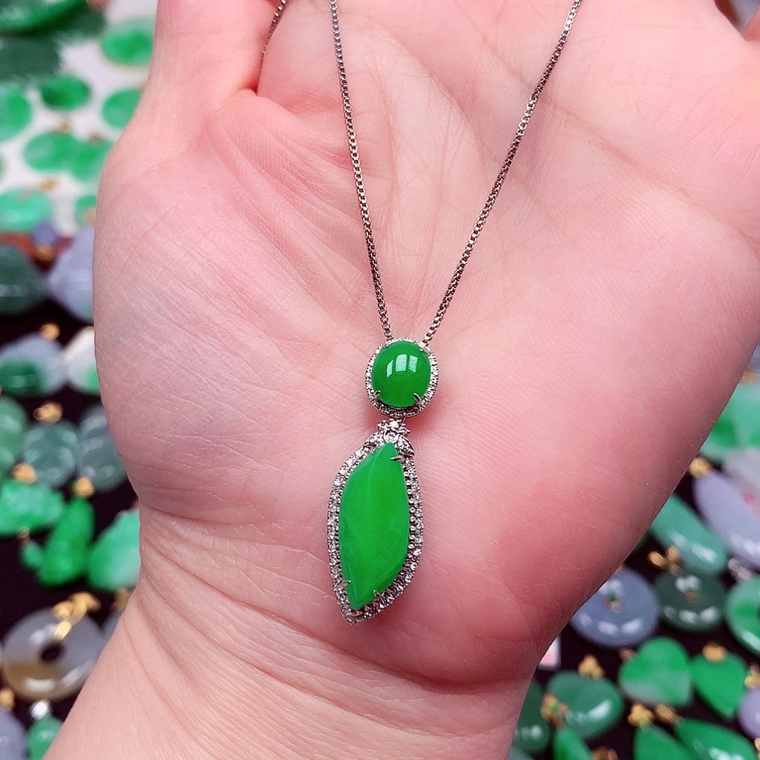 翡翠18K金镶嵌颈饰