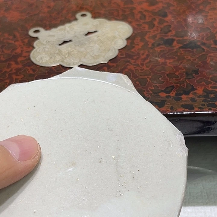 吉***月瓷片精美的陶瓷摆件……