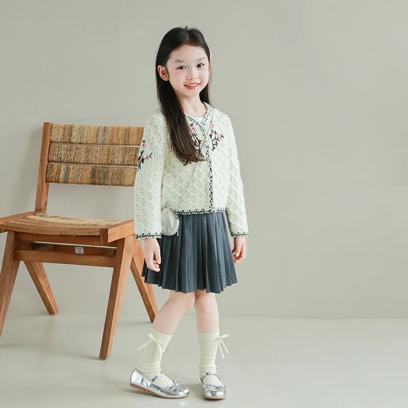 utouto大耳象女童撞色边花朵毛衣开衫2025春季新款儿童2410336