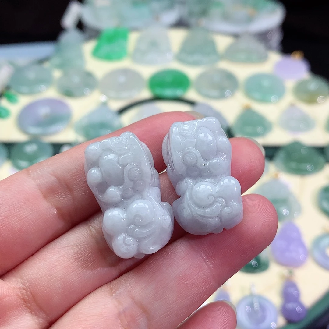 翡翠未镶嵌颈饰貔貅