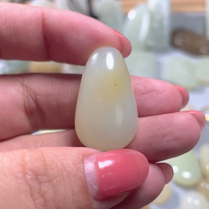 未镶嵌和田玉（糖玉）珠宝半成品