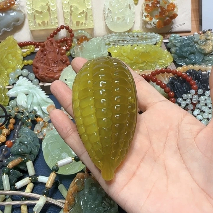 未镶嵌蛇纹石玉吊坠