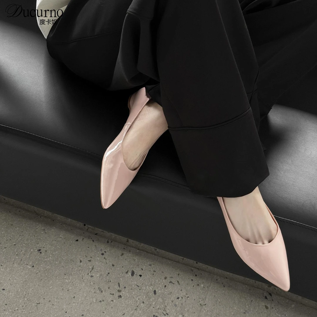 DUCURNO巨好看！裸粉色单鞋女尖头内增高船鞋平底红色真皮豆豆鞋