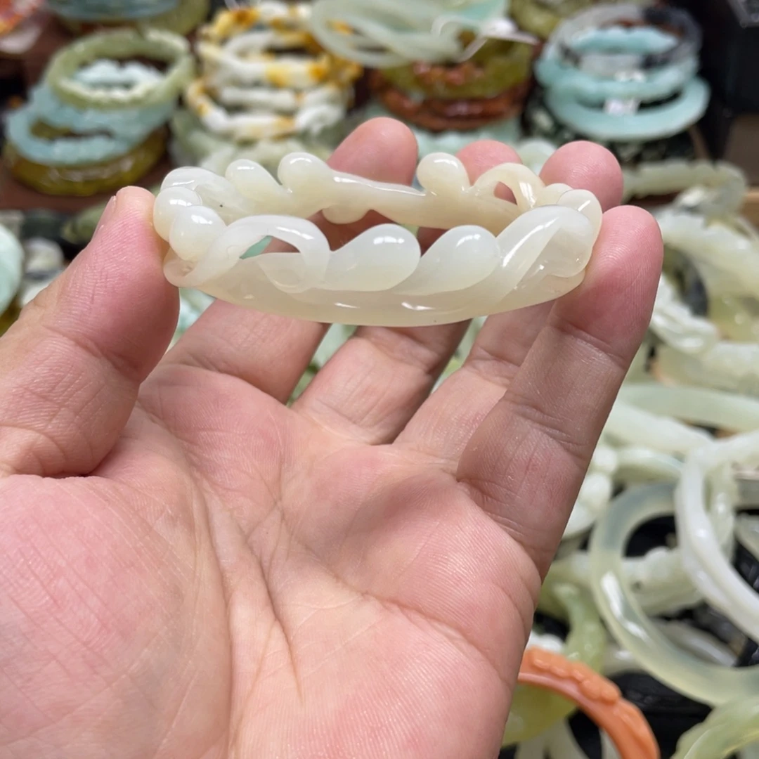 蛇纹石玉未镶嵌手镯