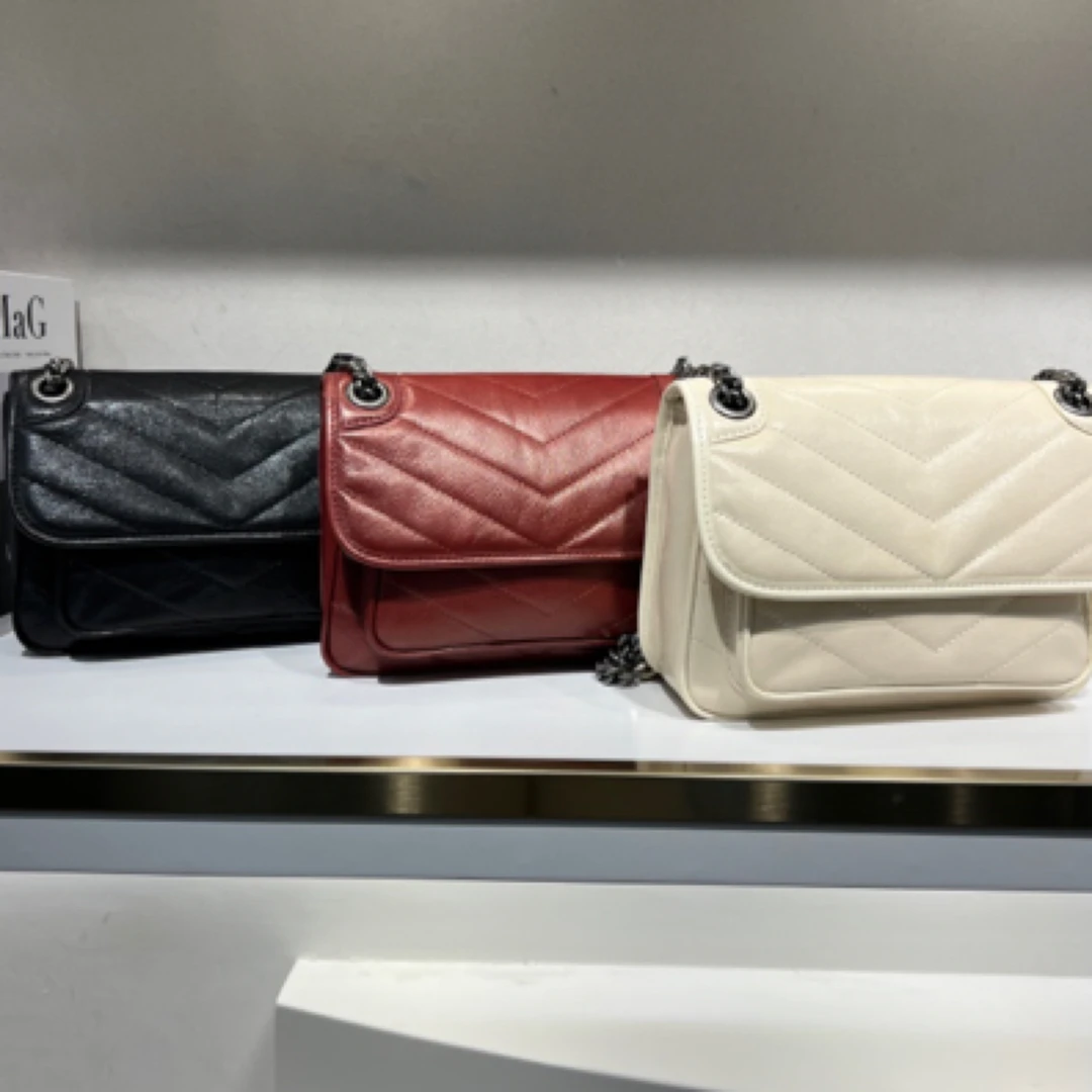 单肩包邮差小香风流浪斜跨包腋下绣线纹中号