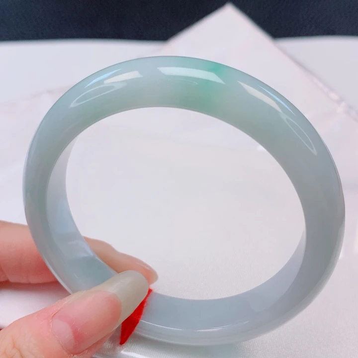 翡翠手镯未镶嵌56圈