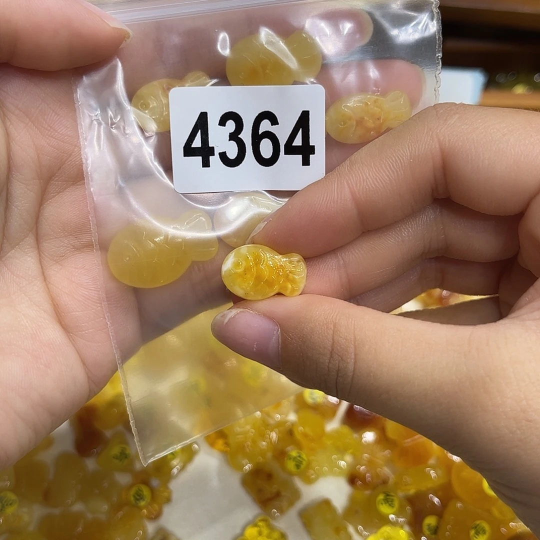 蕾***琥珀未镶嵌珠宝奇石