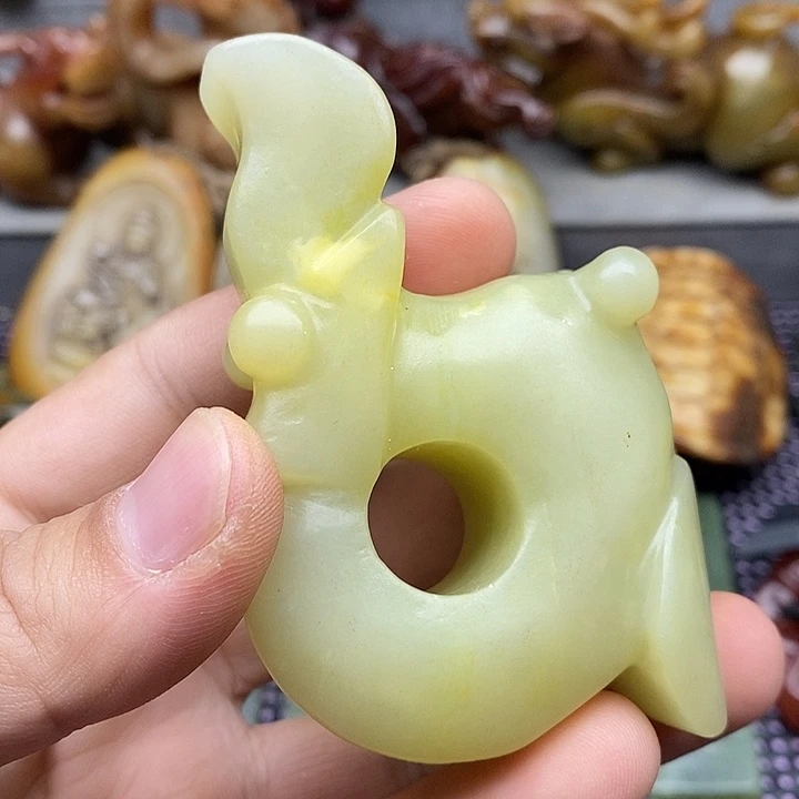 未镶嵌蛇纹石玉颈饰