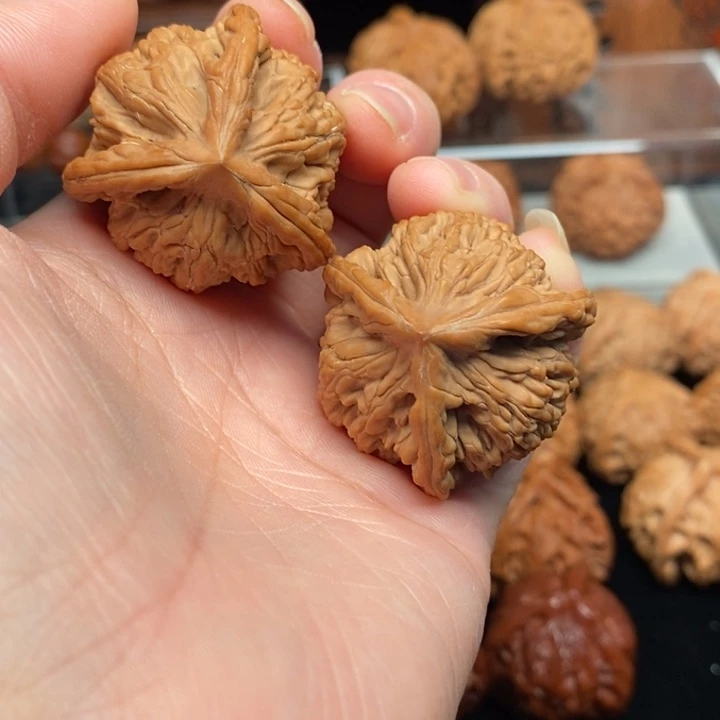 吊坠文玩核桃老*?虎头奔