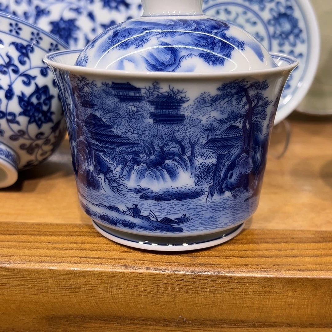 ****志青花春山图盖碗一个