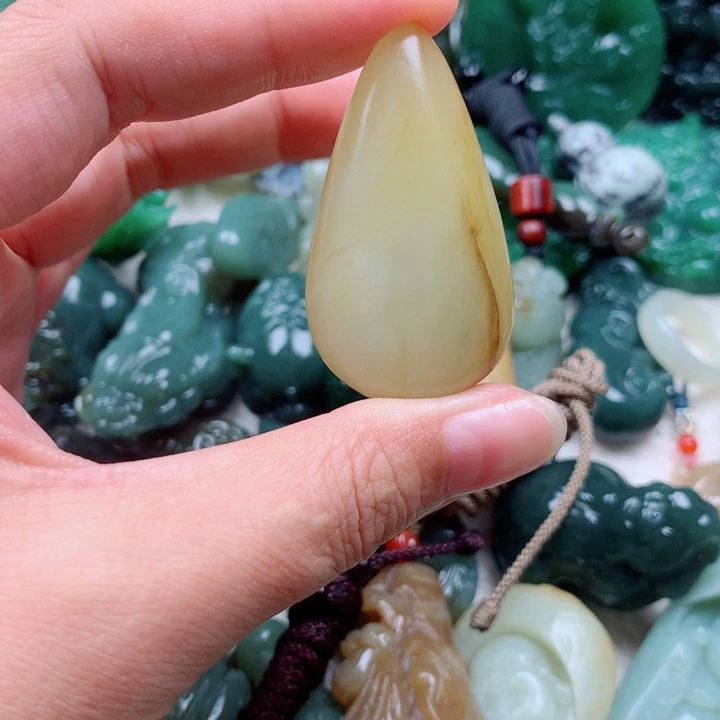 颈饰未镶嵌和田玉