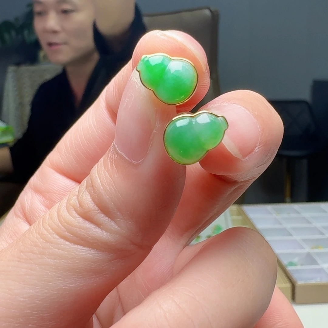 翡翠18K金镶嵌耳饰天然