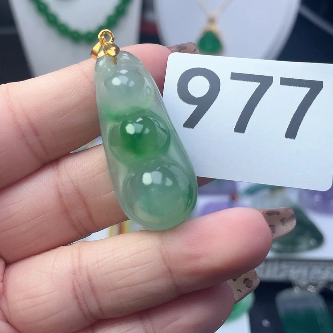 翡翠吊坠(赠链)未镶嵌