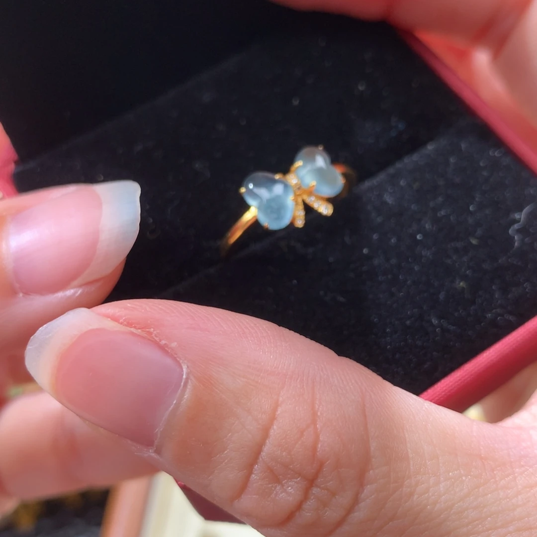 梅****翡翠18K金镶嵌颈饰翡翠