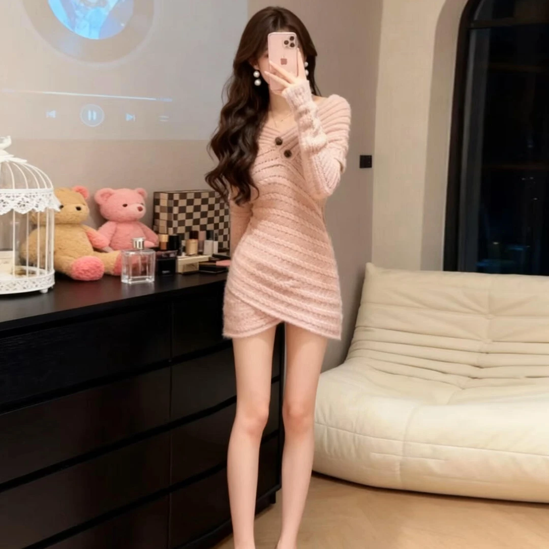 法式甜美风一字肩针织粉色连衣裙女秋冬温柔风减龄修身显瘦短裙子