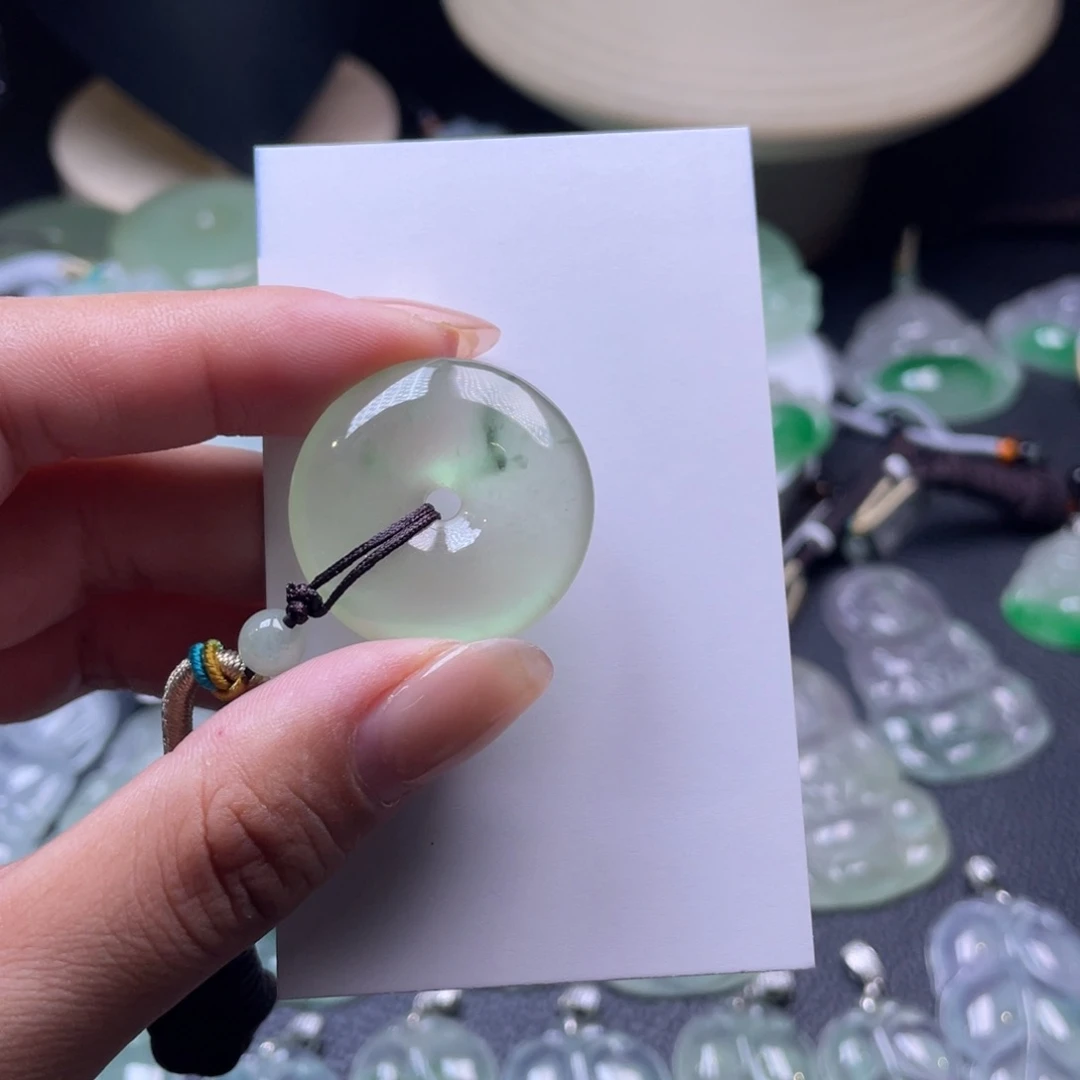 颈饰未镶嵌翡翠