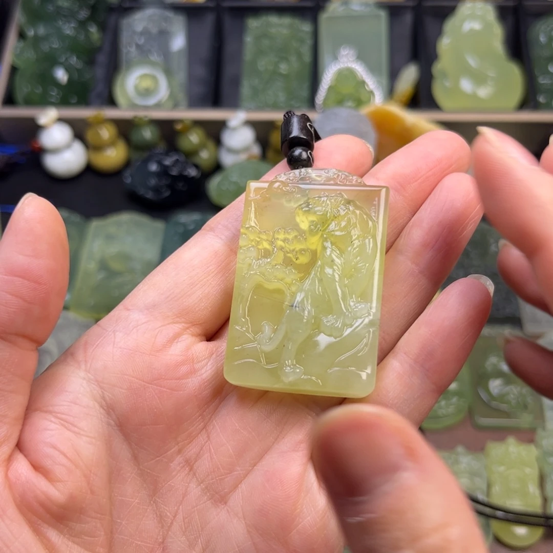 蛇纹石玉未镶嵌吊坠(赠链)