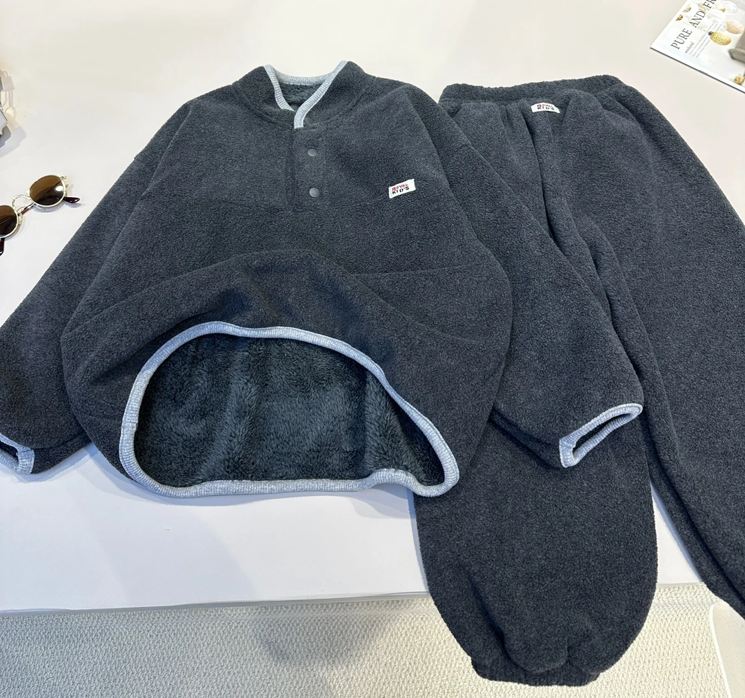 儿童冬装韩范舒适洋气立领加厚摇粒绒套装帅气两件套    88100