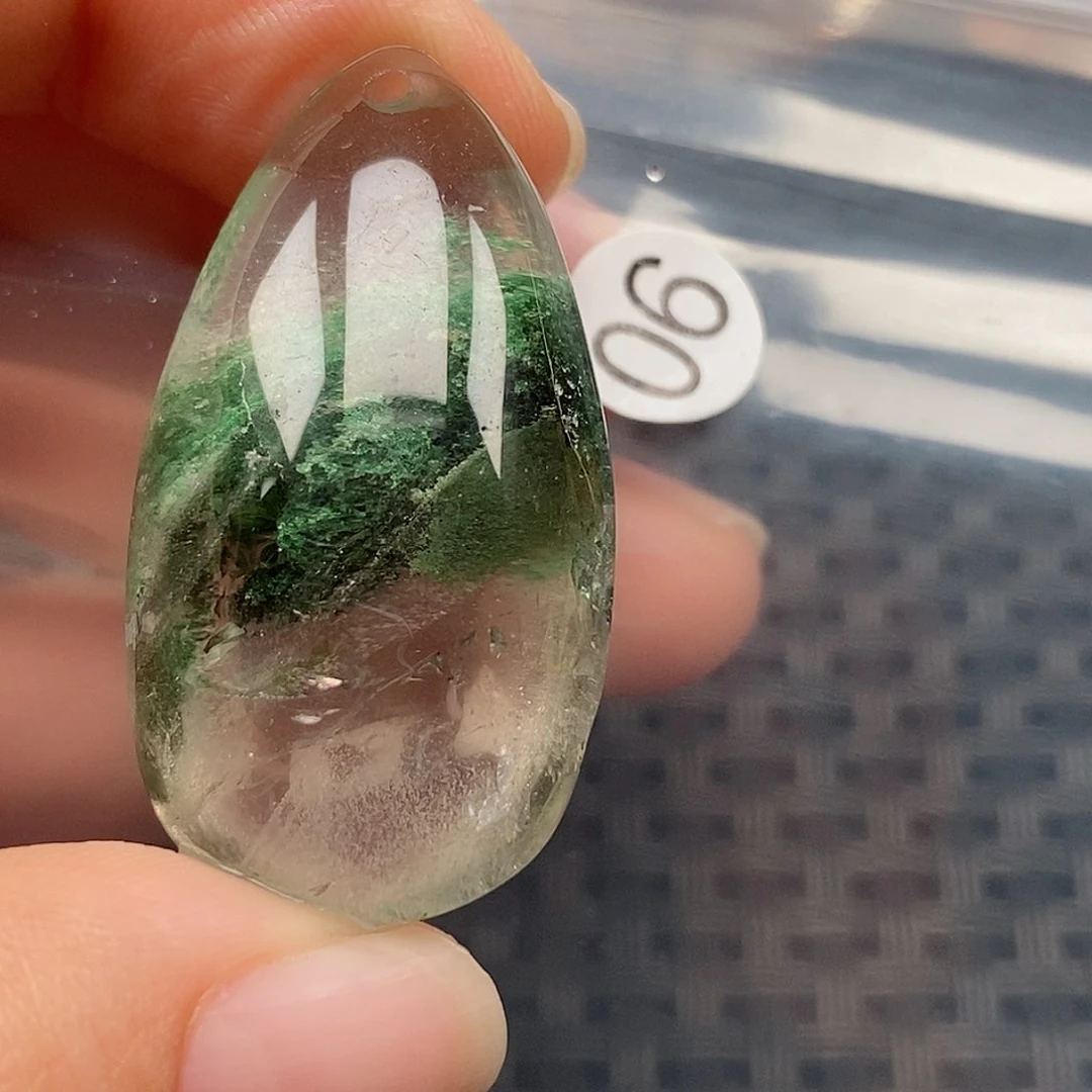 未镶嵌颈饰水晶宝*