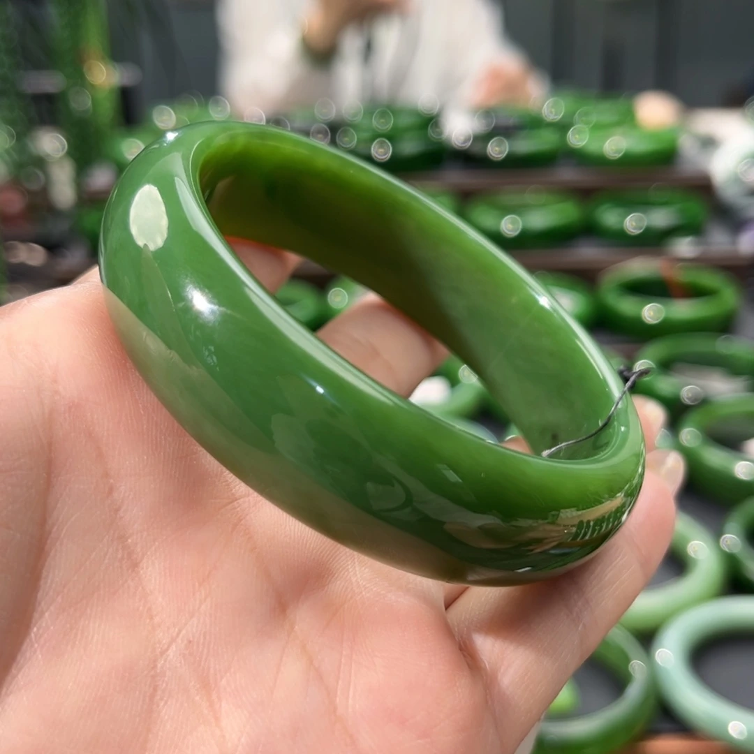 未镶嵌手镯和田玉（碧玉）