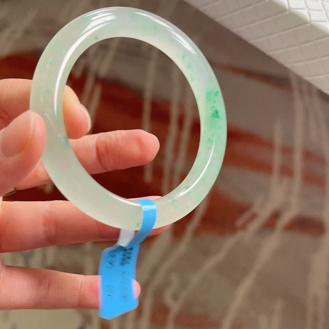 无***劵石英质玉未镶嵌手镯