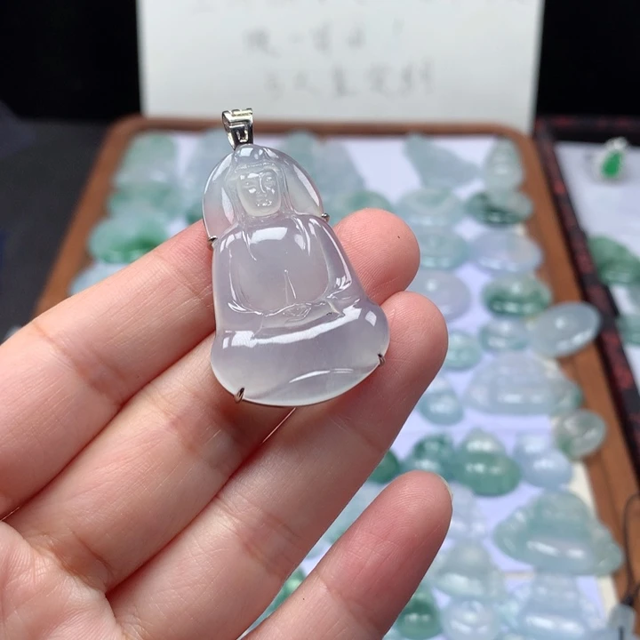 颈饰18K金镶嵌翡翠冰种素衣观音