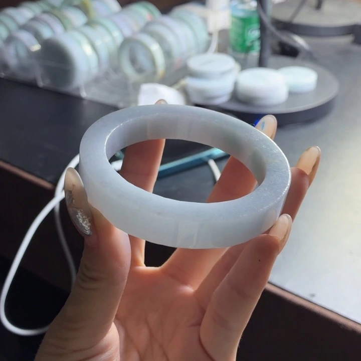 吃***觉定制翡翠未镶嵌翡翠手镯