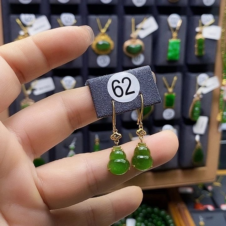 和田玉18K金镶嵌耳饰