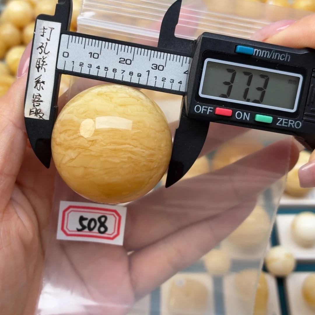 飞***飞裸石蜜蜡未镶嵌蜜蜡